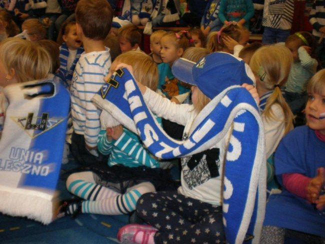 Żużlowiec u przedszkolaków (zdjęcia)