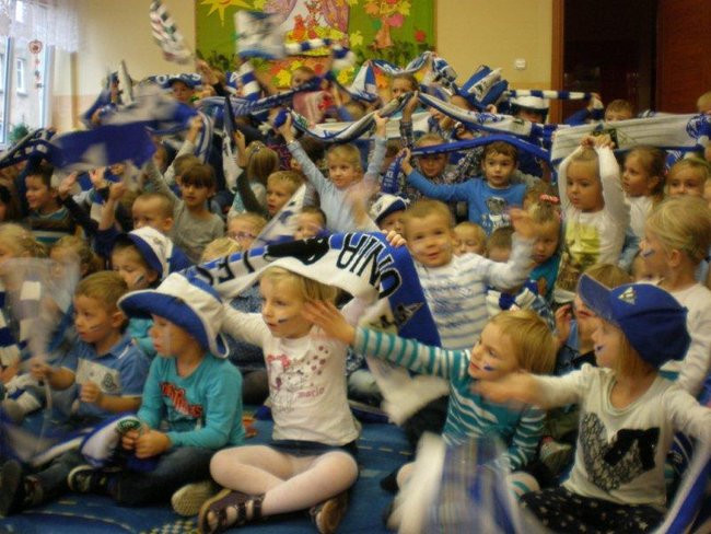 Żużlowiec u przedszkolaków (zdjęcia)