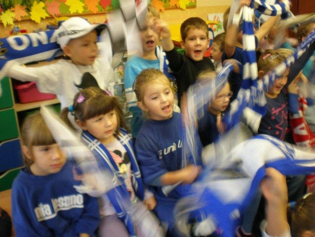Żużlowiec u przedszkolaków (zdjęcia)