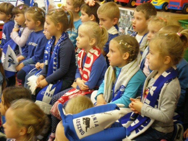 Żużlowiec u przedszkolaków (zdjęcia)