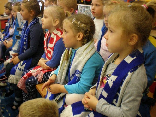 Żużlowiec u przedszkolaków (zdjęcia)