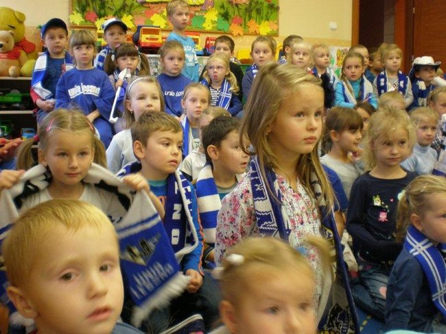 Żużlowiec u przedszkolaków (zdjęcia)