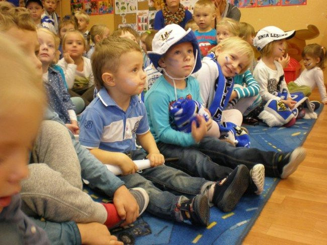 Żużlowiec u przedszkolaków (zdjęcia)