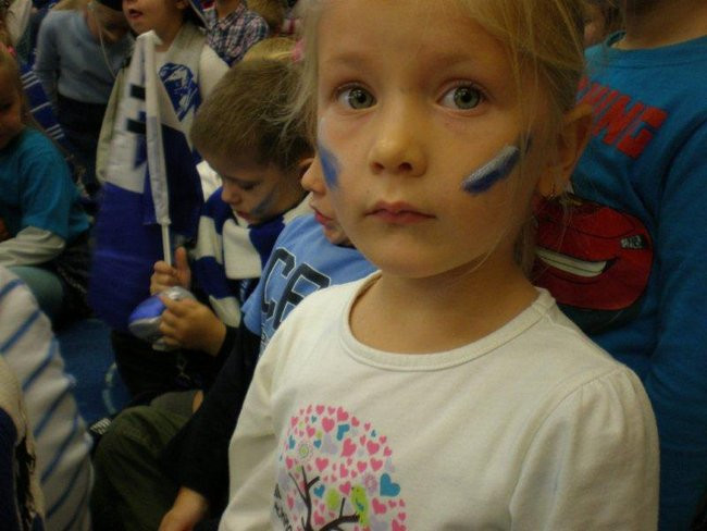 Żużlowiec u przedszkolaków (zdjęcia)