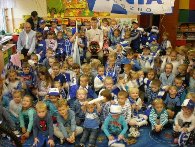Żużlowiec u przedszkolaków (zdjęcia)