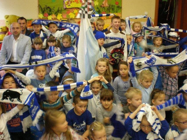 Żużlowiec u przedszkolaków (zdjęcia)