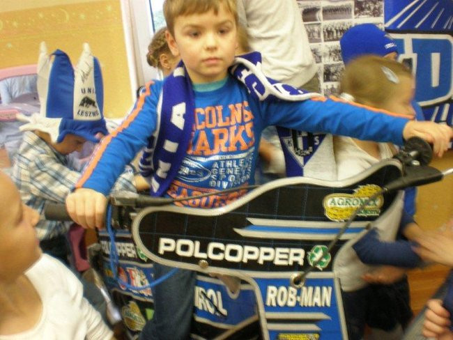Żużlowiec u przedszkolaków (zdjęcia)