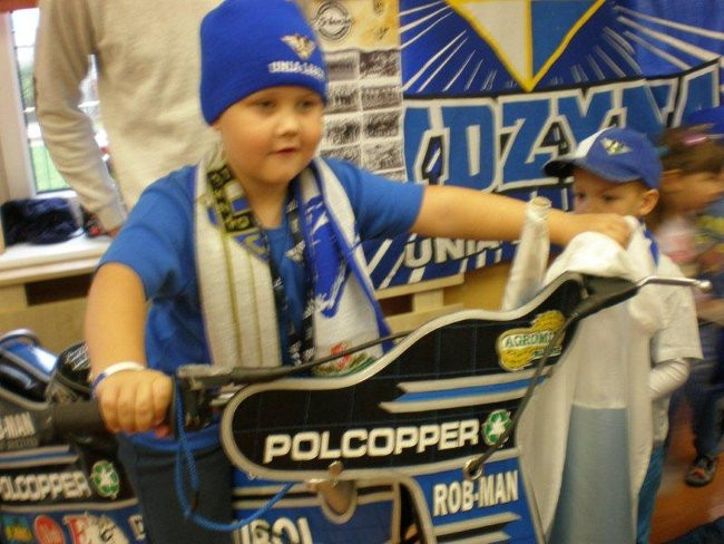 Żużlowiec u przedszkolaków (zdjęcia)