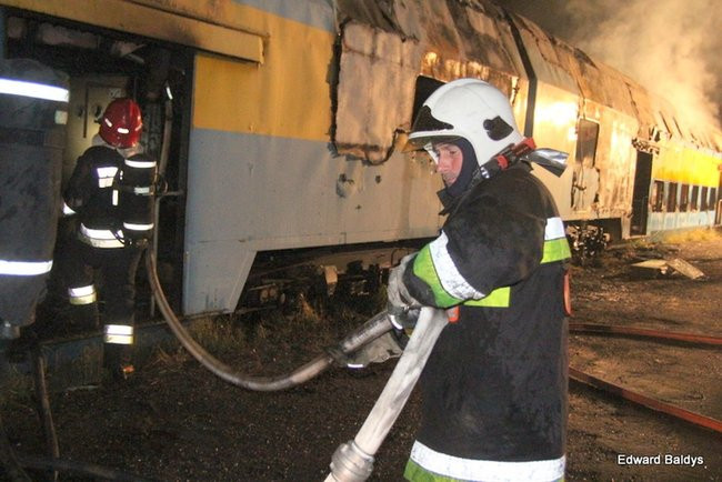 Płonęły wagony na leszczyńskim dworcu (zdjęcia)