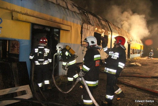 Płonęły wagony na leszczyńskim dworcu (zdjęcia)