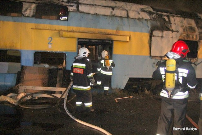 Płonęły wagony na leszczyńskim dworcu (zdjęcia)
