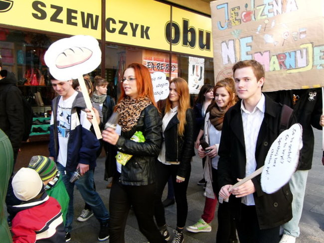 Marsz przeciw marnowaniu jedzenia (zdjęcia)