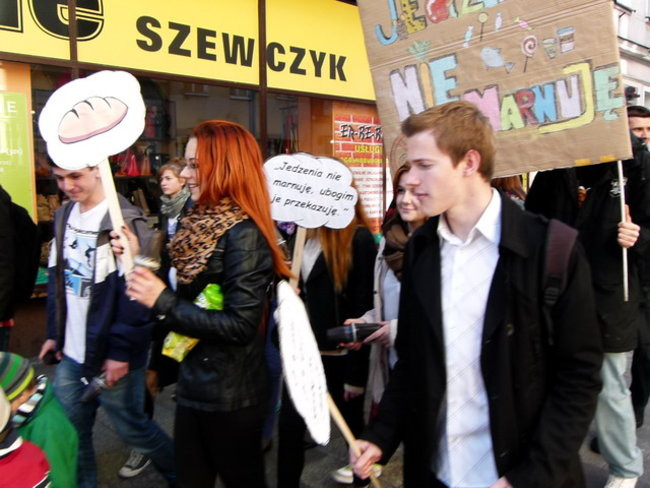 Marsz przeciw marnowaniu jedzenia (zdjęcia)
