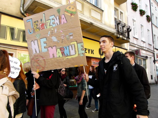 Marsz przeciw marnowaniu jedzenia (zdjęcia)