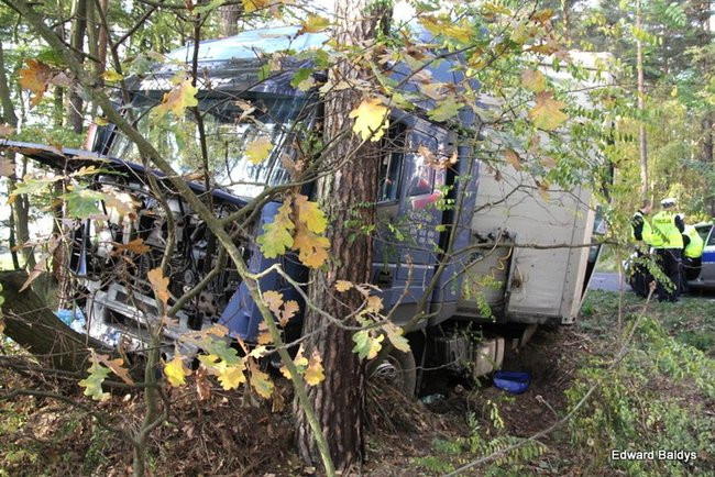 Czołowe zderzenie na drodze do Gołanic (zdjęcia)