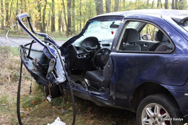 Czołowe zderzenie na drodze do Gołanic (zdjęcia)