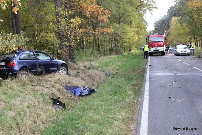Czołowe zderzenie na drodze do Gołanic (zdjęcia)