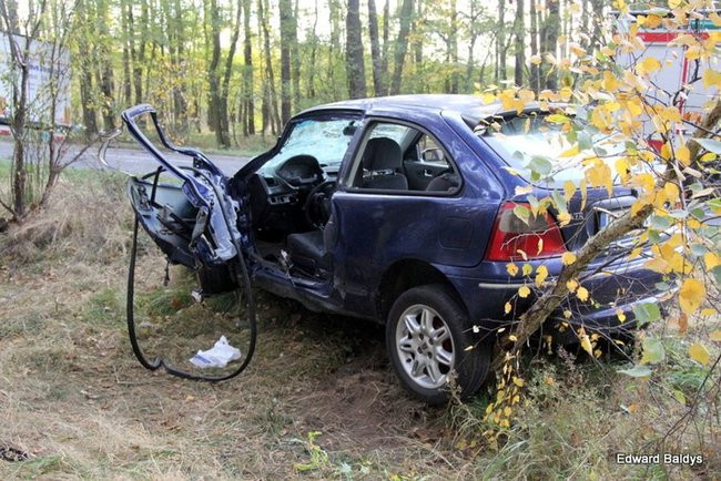 Czołowe zderzenie na drodze do Gołanic (zdjęcia)