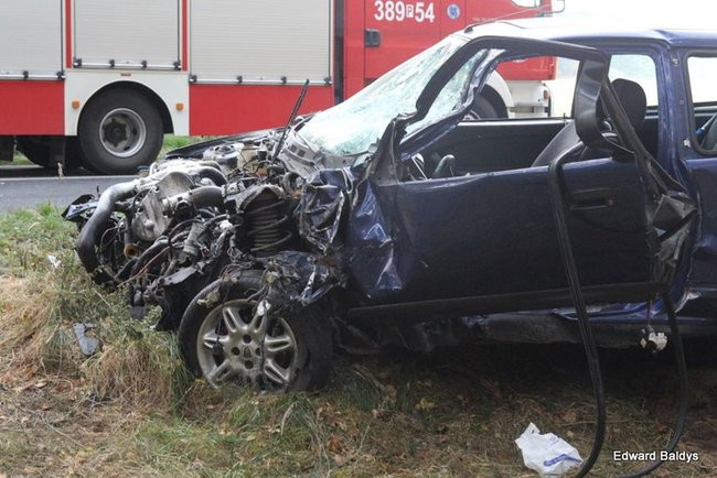 Czołowe zderzenie na drodze do Gołanic (zdjęcia)