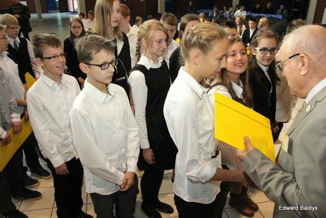 Pasowanie na ucznia Gimnazjum nr 7 (zdjęcia)