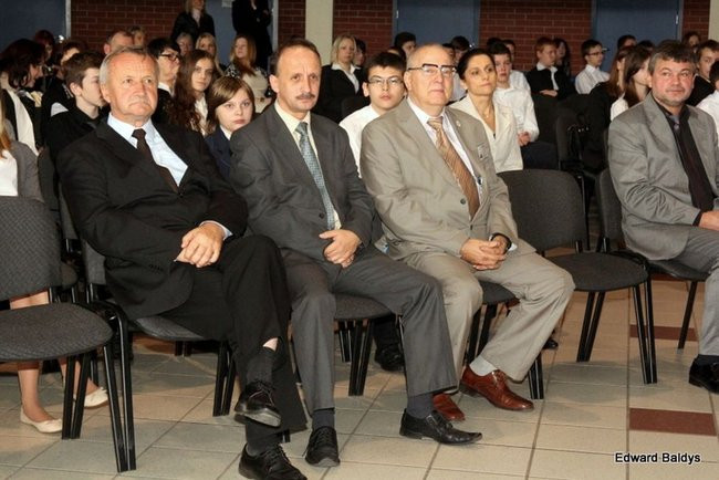 Pasowanie na ucznia Gimnazjum nr 7 (zdjęcia)