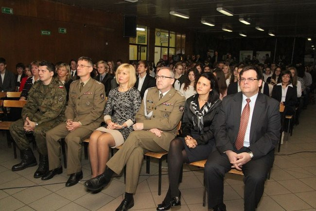 II LO podpisało umowę z wojskiem (zdjęcia)