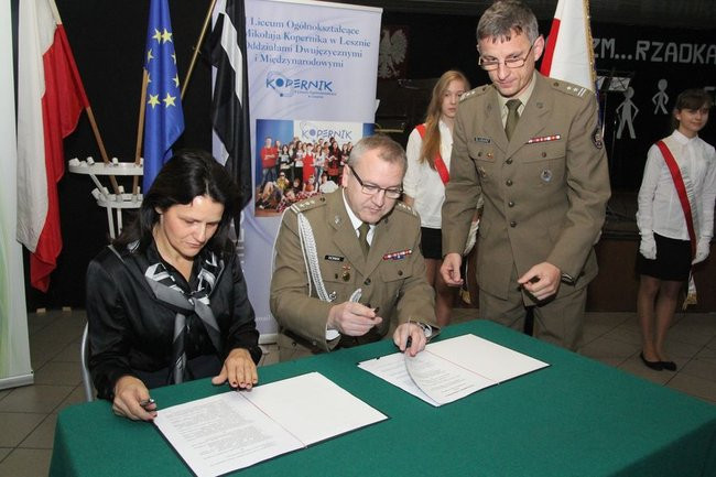 II LO podpisało umowę z wojskiem (zdjęcia)