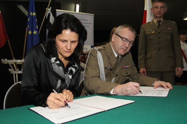 II LO podpisało umowę z wojskiem (zdjęcia)