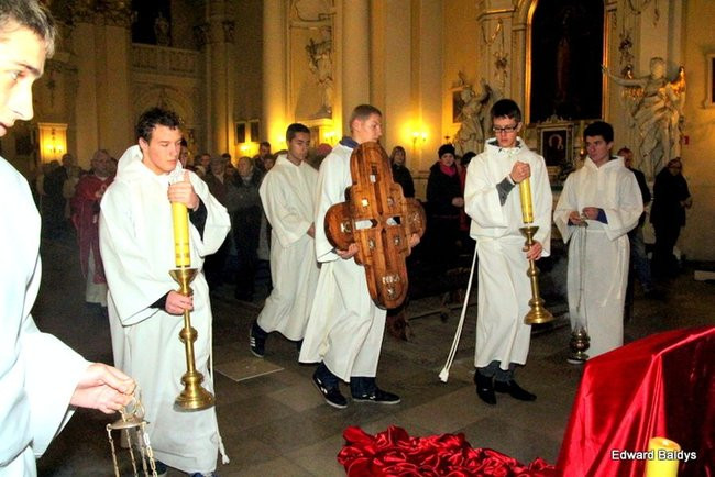Od soboty w Rydzynie jest Krzyż Lednicki (zdjęcia)