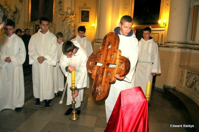 Od soboty w Rydzynie jest Krzyż Lednicki (zdjęcia)