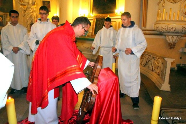 Od soboty w Rydzynie jest Krzyż Lednicki (zdjęcia)