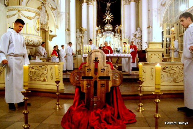 Od soboty w Rydzynie jest Krzyż Lednicki (zdjęcia)