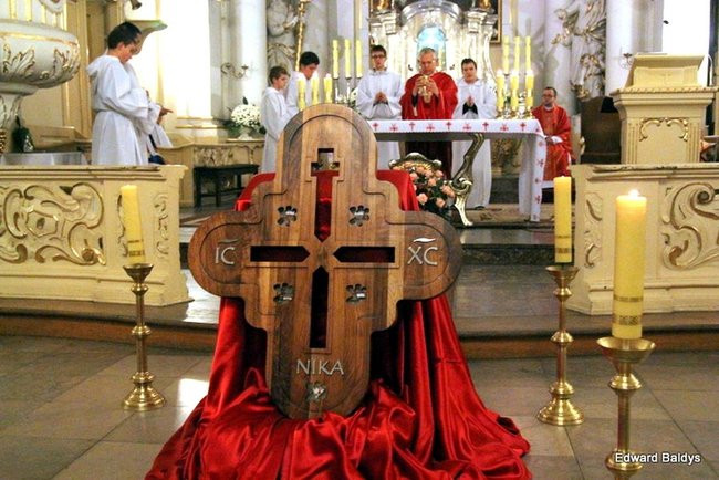 Od soboty w Rydzynie jest Krzyż Lednicki (zdjęcia)