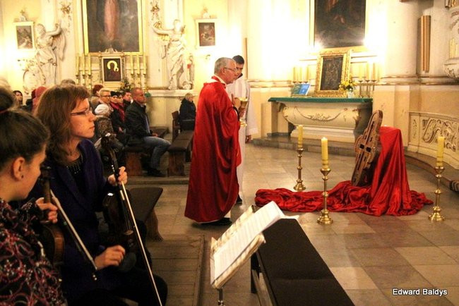 Od soboty w Rydzynie jest Krzyż Lednicki (zdjęcia)