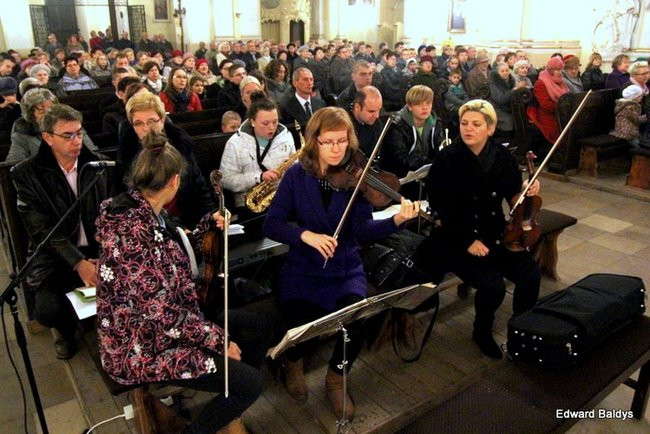 Od soboty w Rydzynie jest Krzyż Lednicki (zdjęcia)