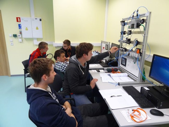 Są w technikum, a czują się jak studenci (zdjęcia)