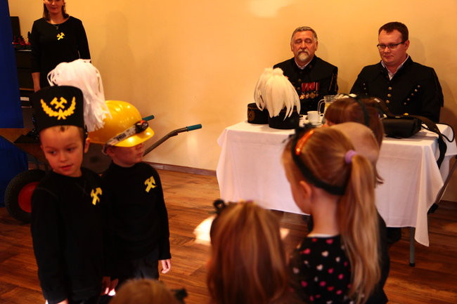 Do przedszkola przyjechali górnicy (zdjęcia)