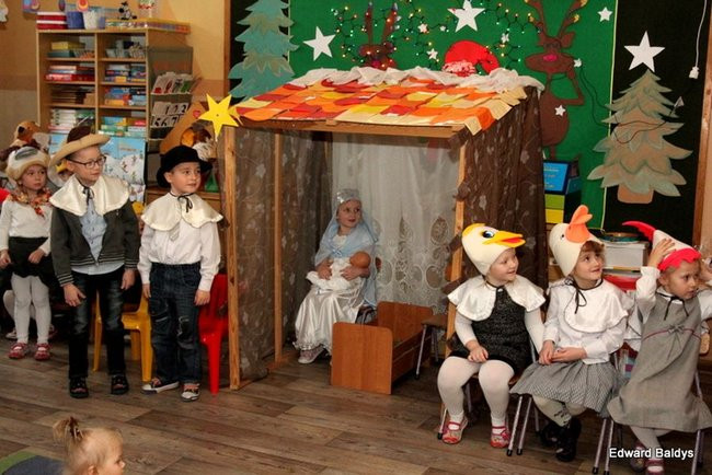 Gwiazdor u przedszkolaków w Osiecznej (zdjęcia)
