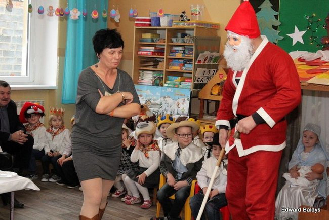 Gwiazdor u przedszkolaków w Osiecznej (zdjęcia)