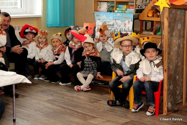 Gwiazdor u przedszkolaków w Osiecznej (zdjęcia)