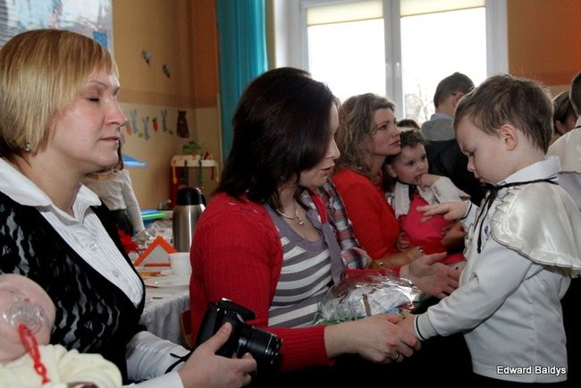 Gwiazdor u przedszkolaków w Osiecznej (zdjęcia)
