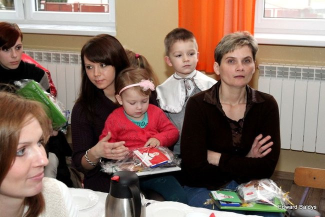 Gwiazdor u przedszkolaków w Osiecznej (zdjęcia)