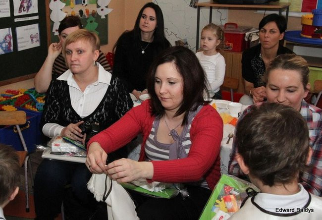 Gwiazdor u przedszkolaków w Osiecznej (zdjęcia)