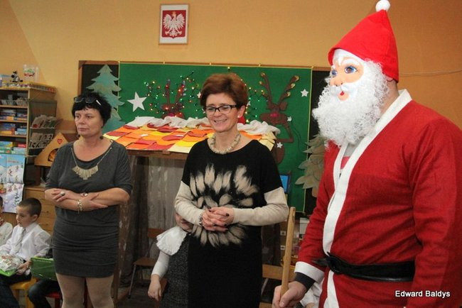 Gwiazdor u przedszkolaków w Osiecznej (zdjęcia)