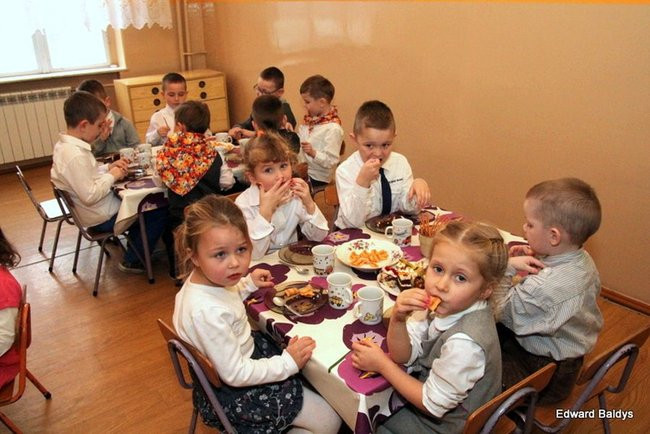 Gwiazdor u przedszkolaków w Osiecznej (zdjęcia)