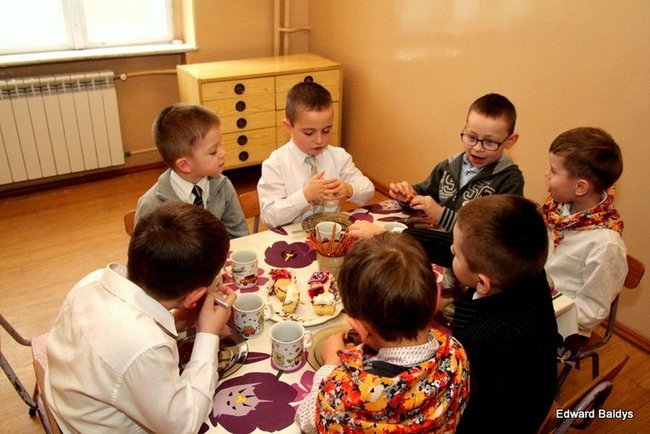 Gwiazdor u przedszkolaków w Osiecznej (zdjęcia)