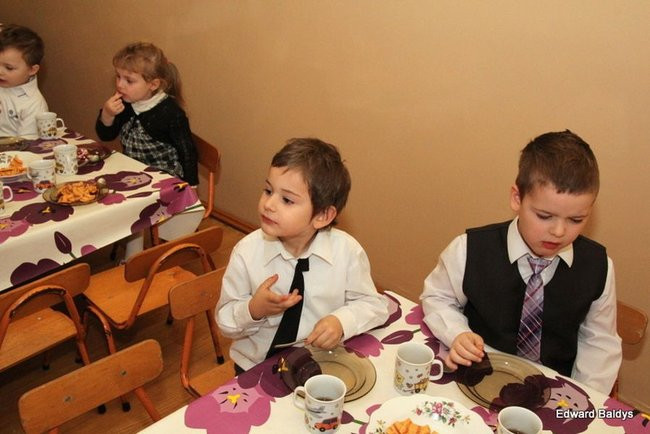 Gwiazdor u przedszkolaków w Osiecznej (zdjęcia)