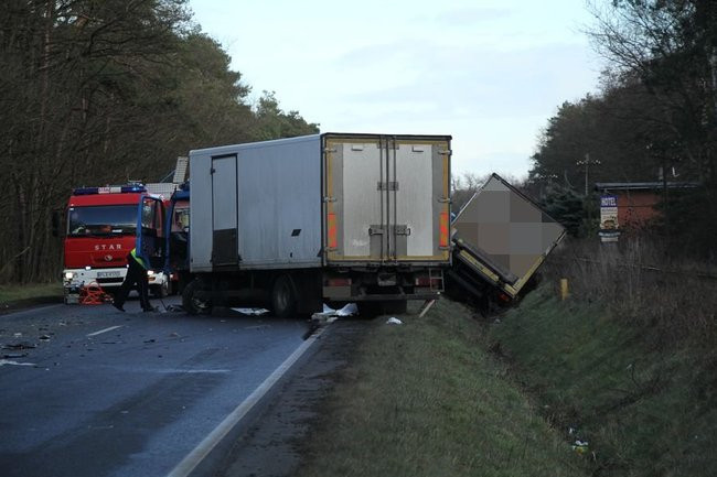 Wypadek na dwunastce. Dwie osoby nie żyją (zdjęcia i dźwięk)