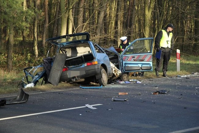 Wypadek na dwunastce. Dwie osoby nie żyją (zdjęcia i dźwięk)