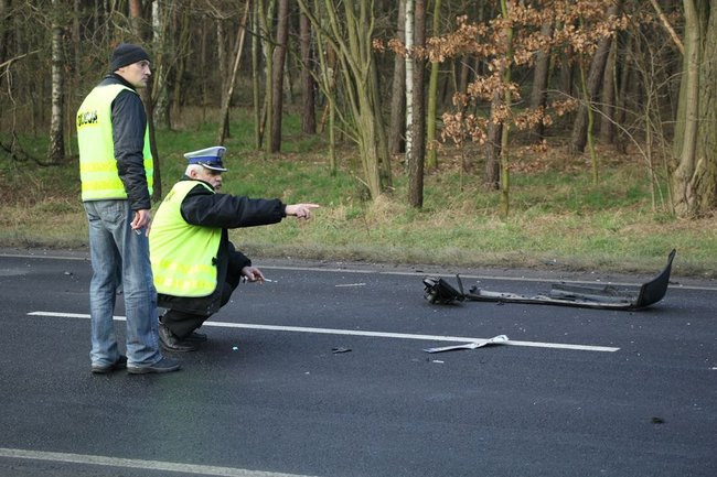 Wypadek na dwunastce. Dwie osoby nie żyją (zdjęcia i dźwięk)
